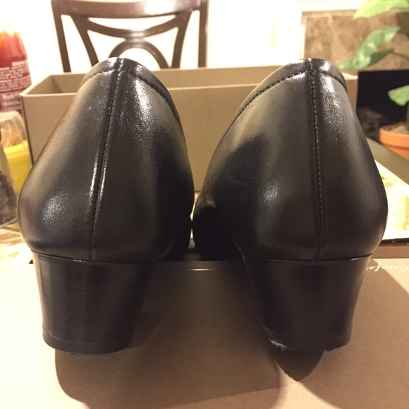 BLACK HEELS - Picture 5 of 6